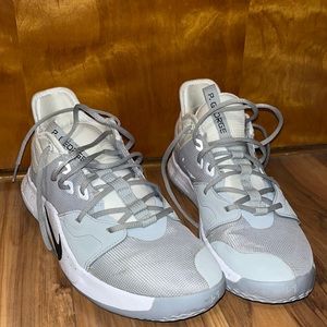 Nike Paul George basketball shoes